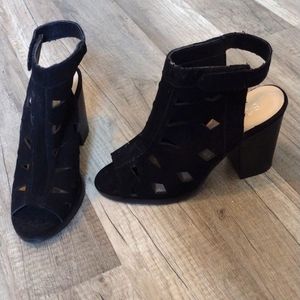 Black heeled sandals NEW